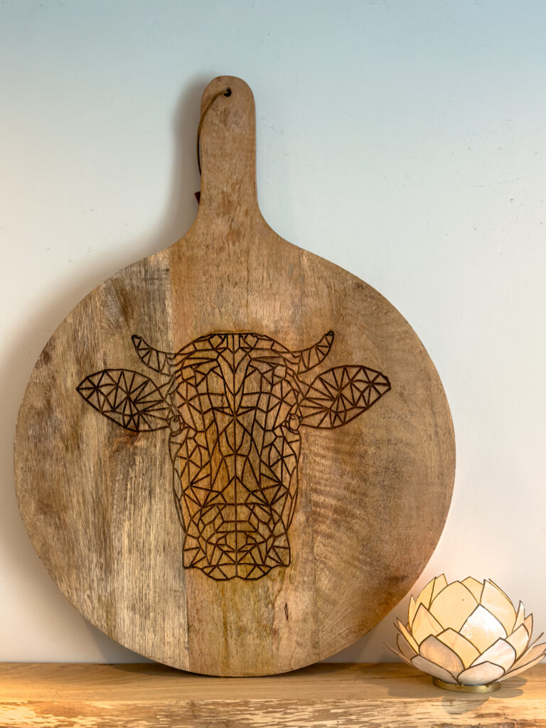 IMG_2325 gepersonaliseerde houten cadeaus Gegraveerde houten borrelplank met naam, uniek cadeau-idee
